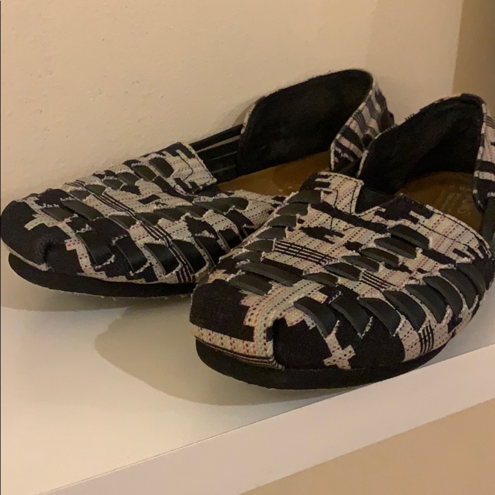 TOMS in great condition only worn once!